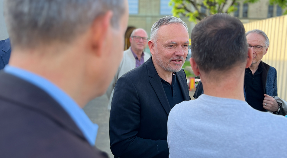 Das Zelt Adrian Steiner